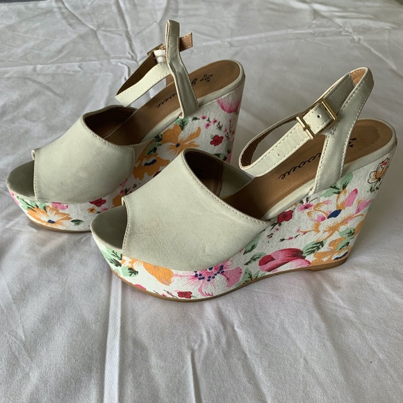 fun wedges - Picture 1 of 3